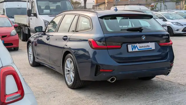 BMW 3 Series view 4