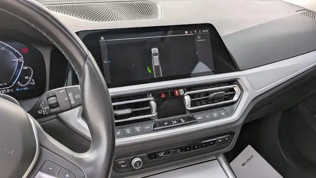 BMW 3 Series view 12
