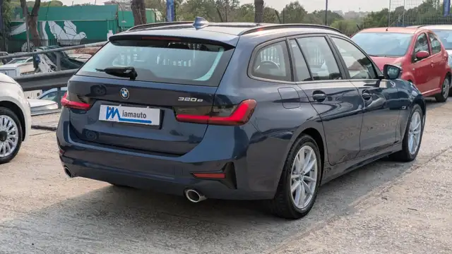 BMW 3 Series view 6