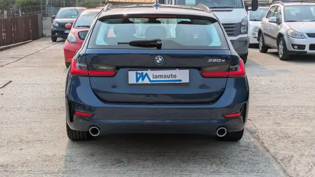 BMW 3 Series view 5