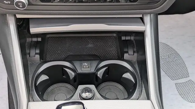 BMW 3 Series view 14