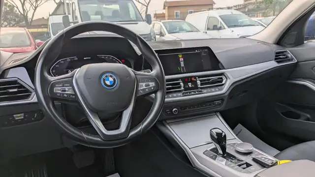 BMW 3 Series view 8