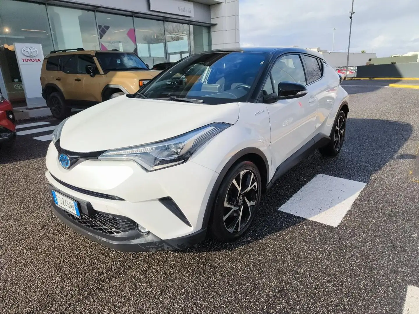 Toyota C-HR 1.8 Hybrid E-CVT Trend Bianco - 1