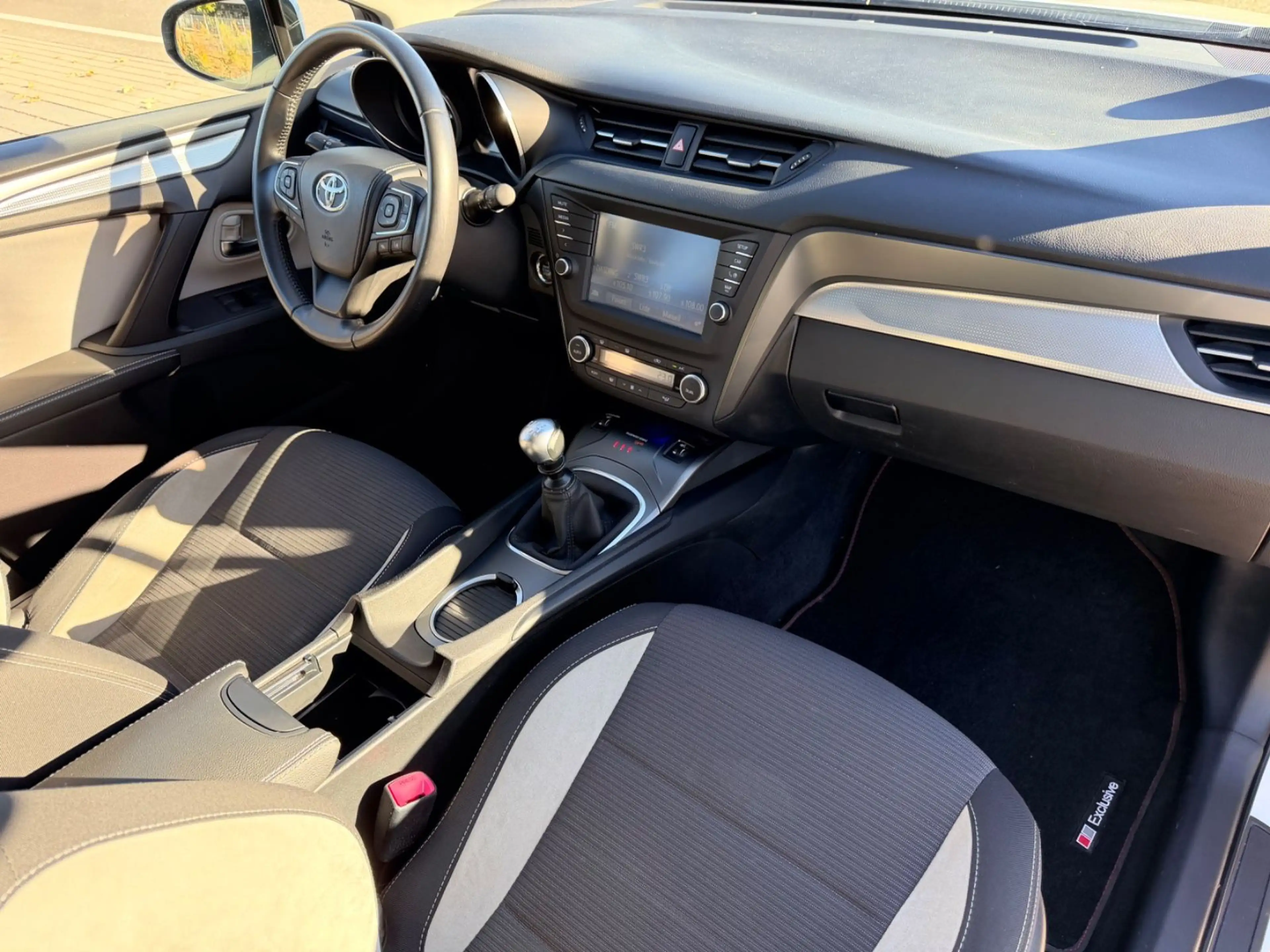 Toyota Avensis Touring Sports Team D — photo 31