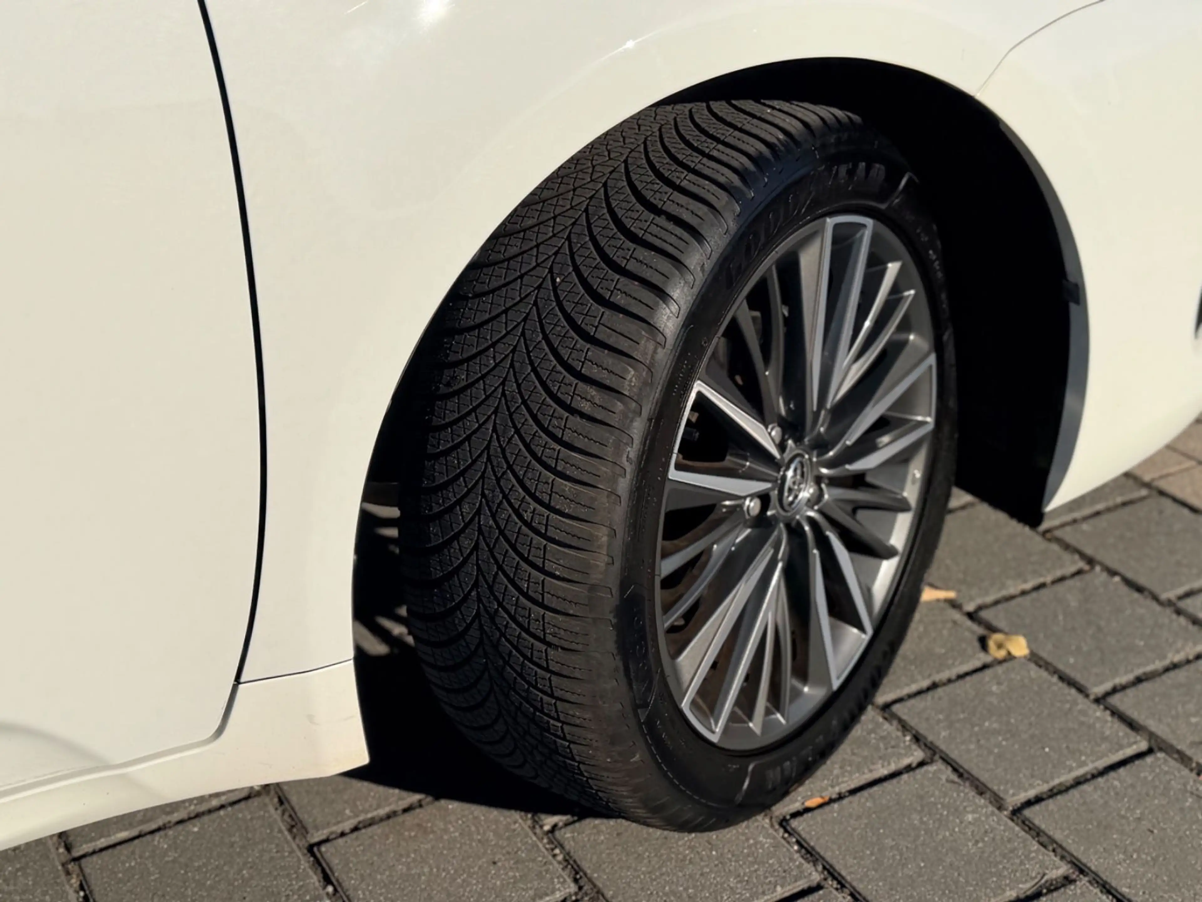 Toyota Avensis Touring Sports Team D — photo 15