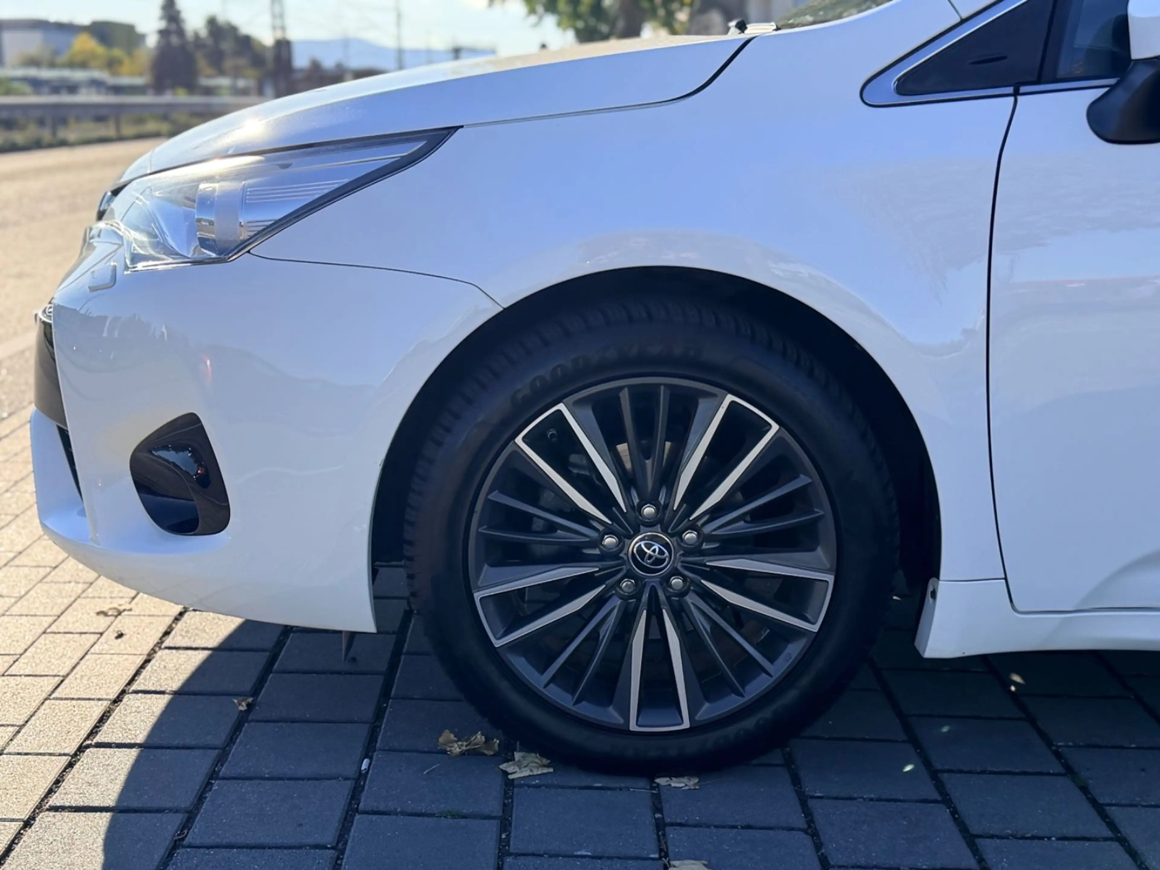 Toyota Avensis Touring Sports Team D — photo 22