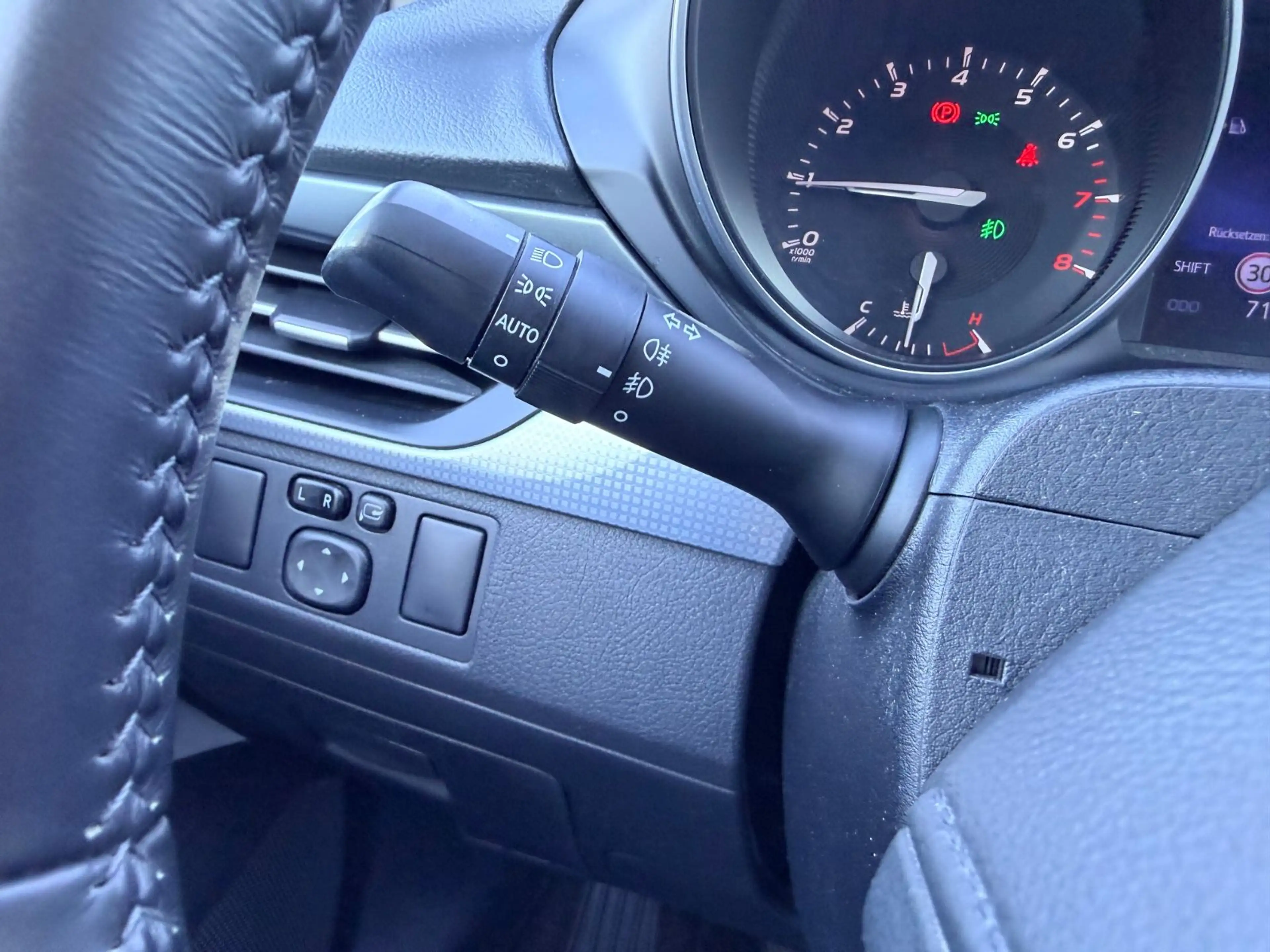 Toyota Avensis Touring Sports Team D — photo 39