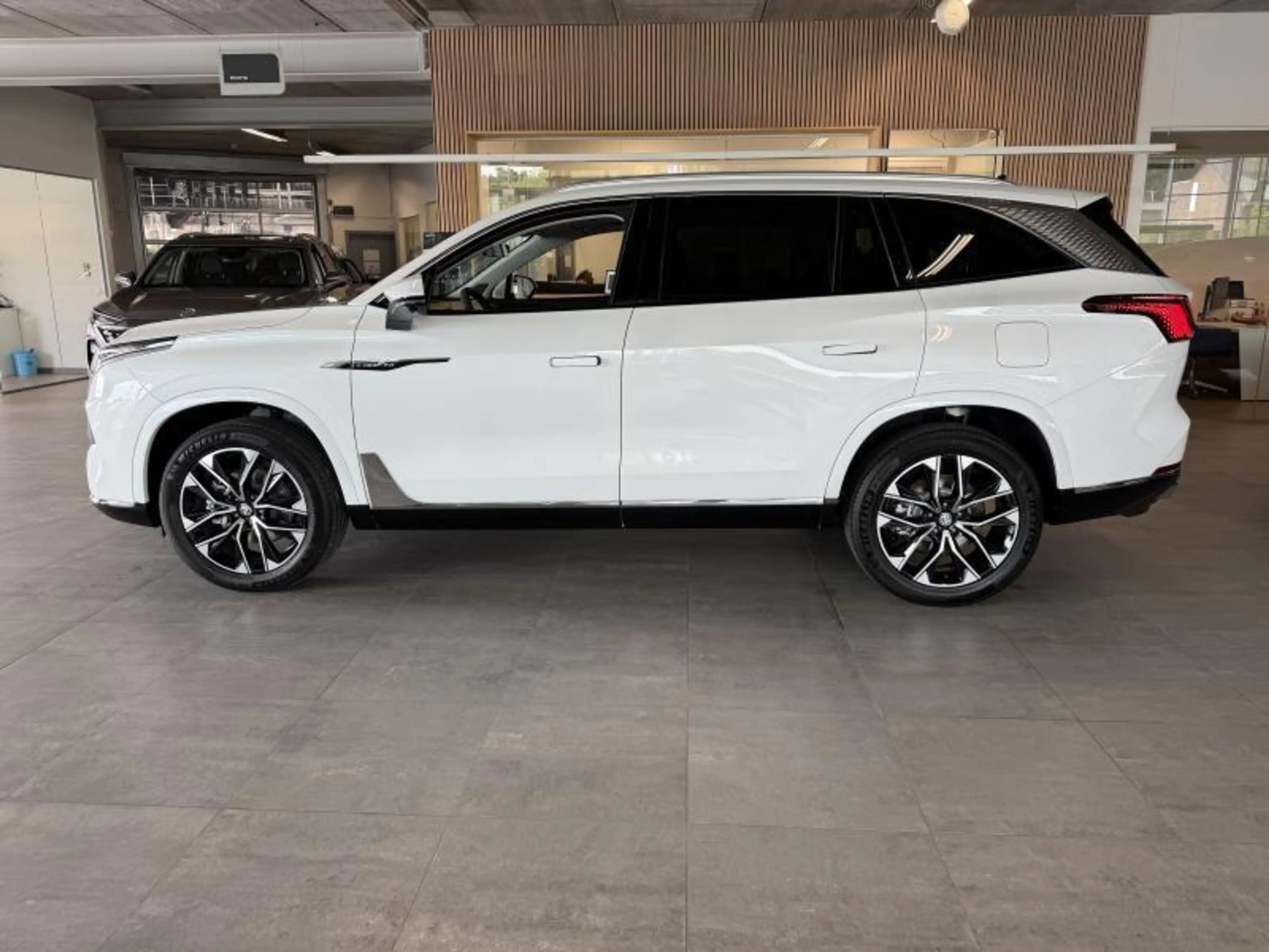 MG MGS9 1.5T-GDi 7ZIT Premium PHEV | FULL OPTION — photo 8