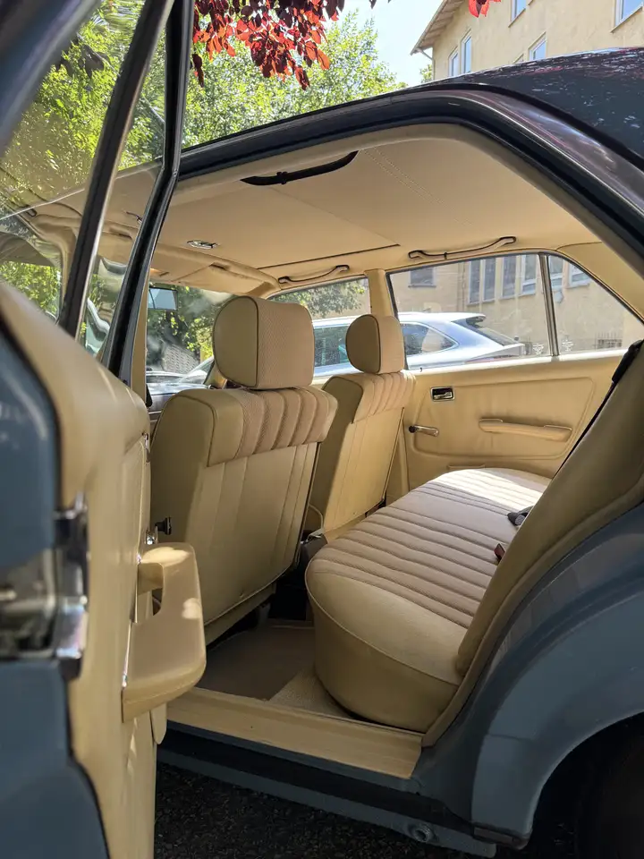 Mercedes-Benz 200 W123 (1981) Chinablau mit H-Kennzeichen, foto 12