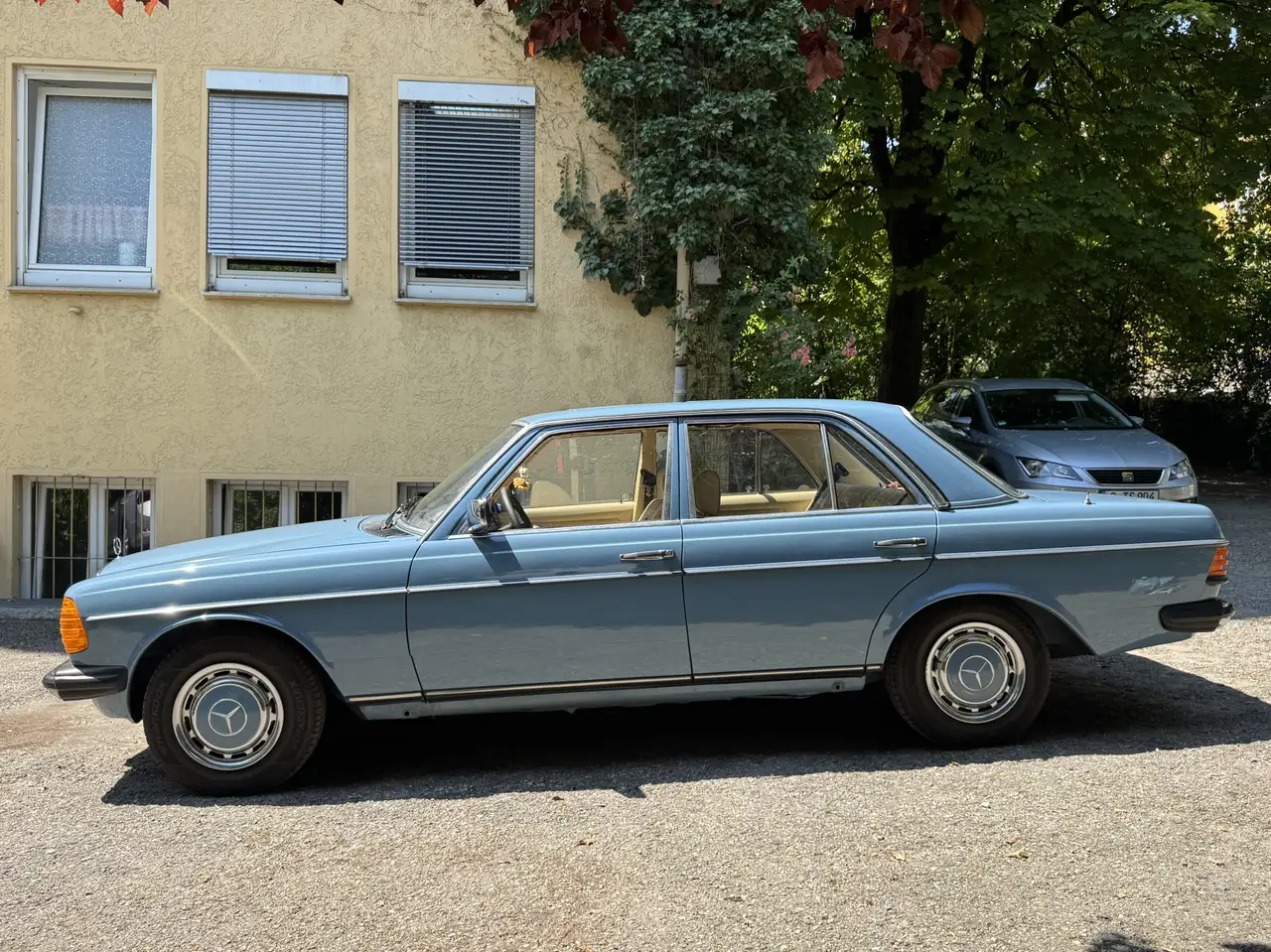 Mercedes-Benz 200 W123 (1981) Chinablau mit H-Kennzeichen, foto 3