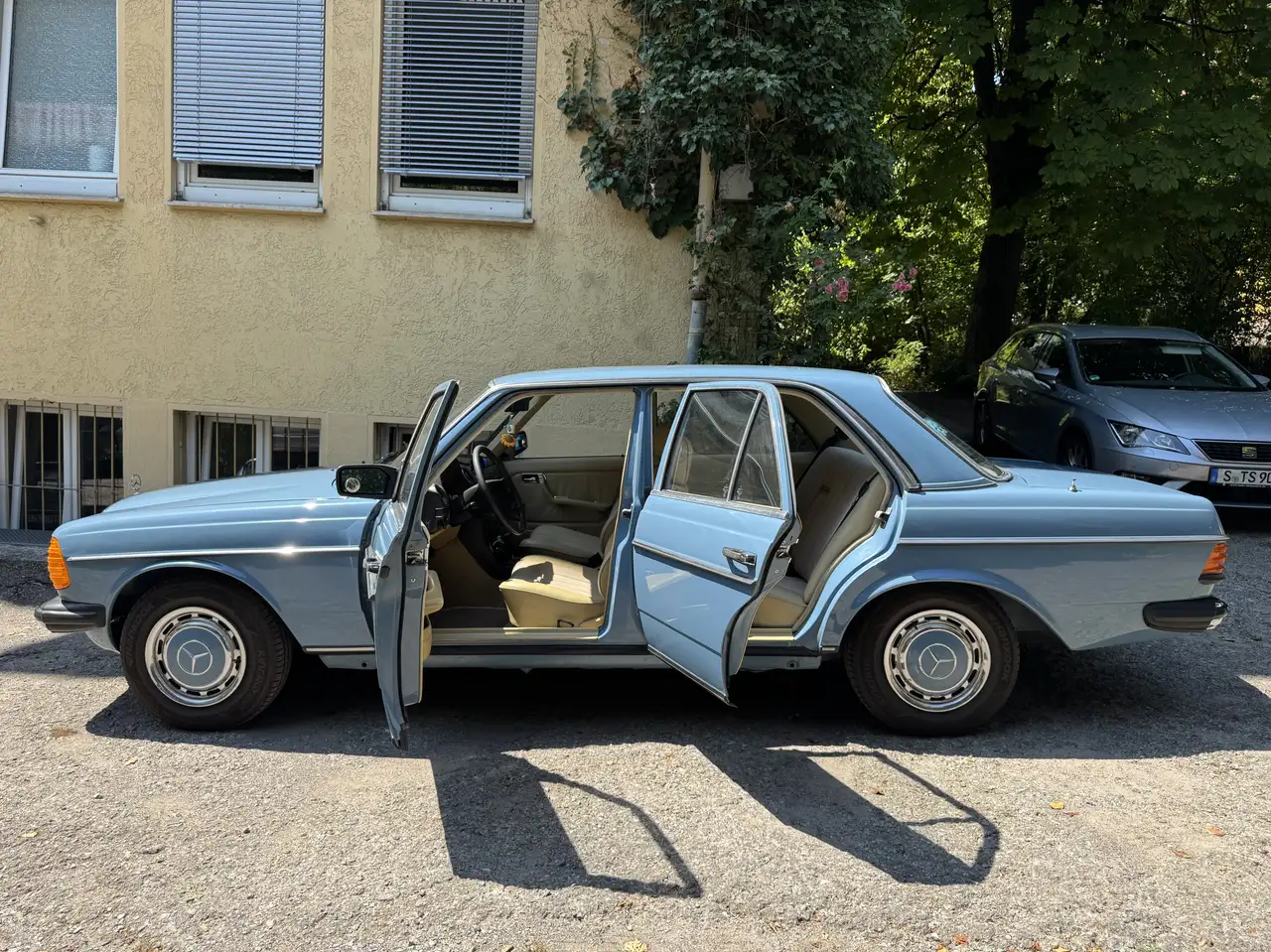 Mercedes-Benz 200 W123 (1981) Chinablau mit H-Kennzeichen, foto 4