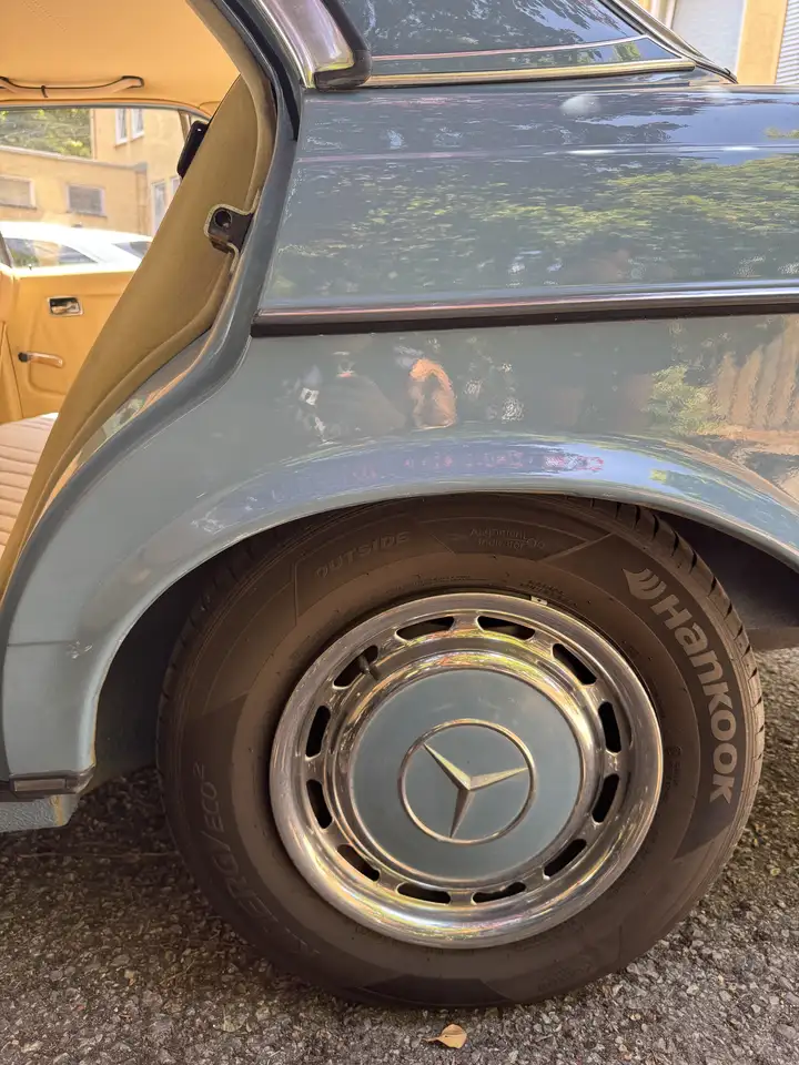 Mercedes-Benz 200 W123 (1981) Chinablau mit H-Kennzeichen, foto 6