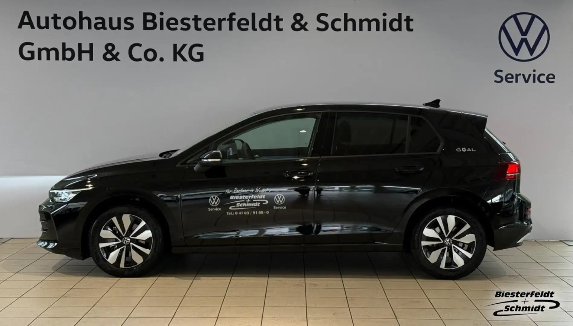 Volkswagen Golf VIII 2.0TDI RFK LED Navi SHZ APP Klima ACC Klima Zwart - 1