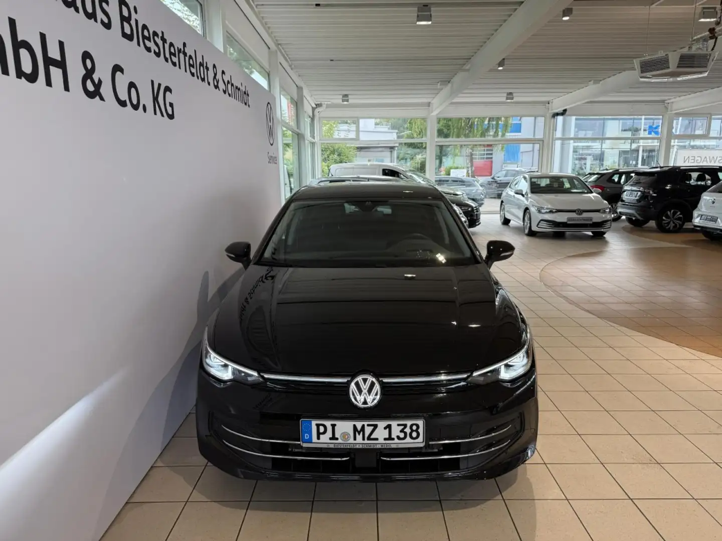 Volkswagen Golf VIII 2.0TDI RFK LED Navi SHZ APP Klima ACC Klima Zwart - 2