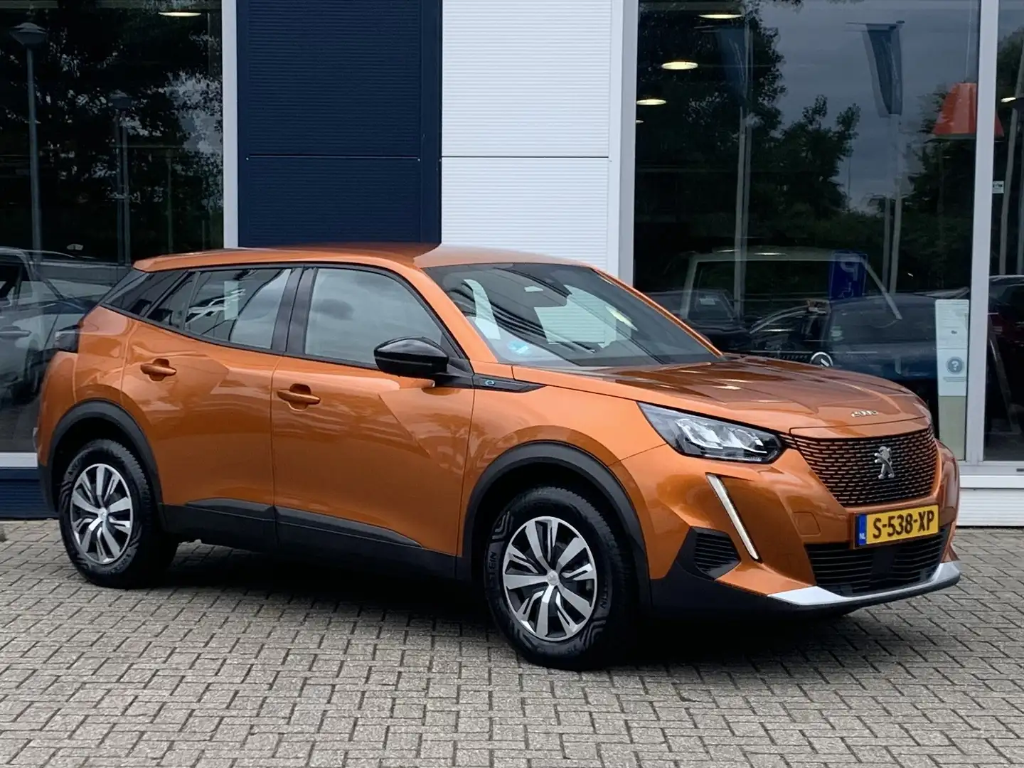 Peugeot e-2008 EV 50kWh 136pk Active | Airconditioning | Cruise c Oranje - 2