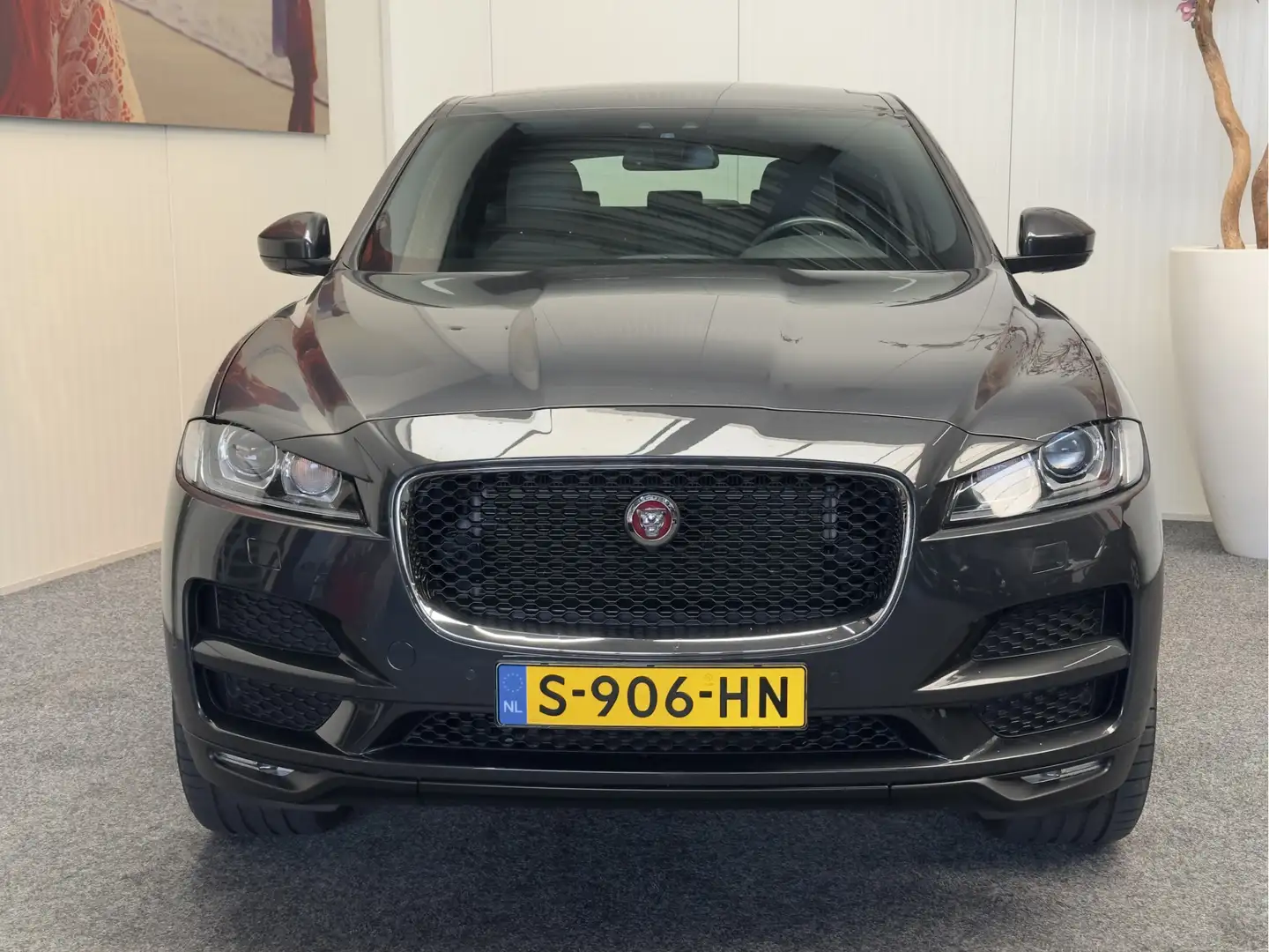 Jaguar F-Pace 3.0 S/C PORTFOLIO AWD 35T LEDER NAVIGATIE CRUISE C Grijs - 2