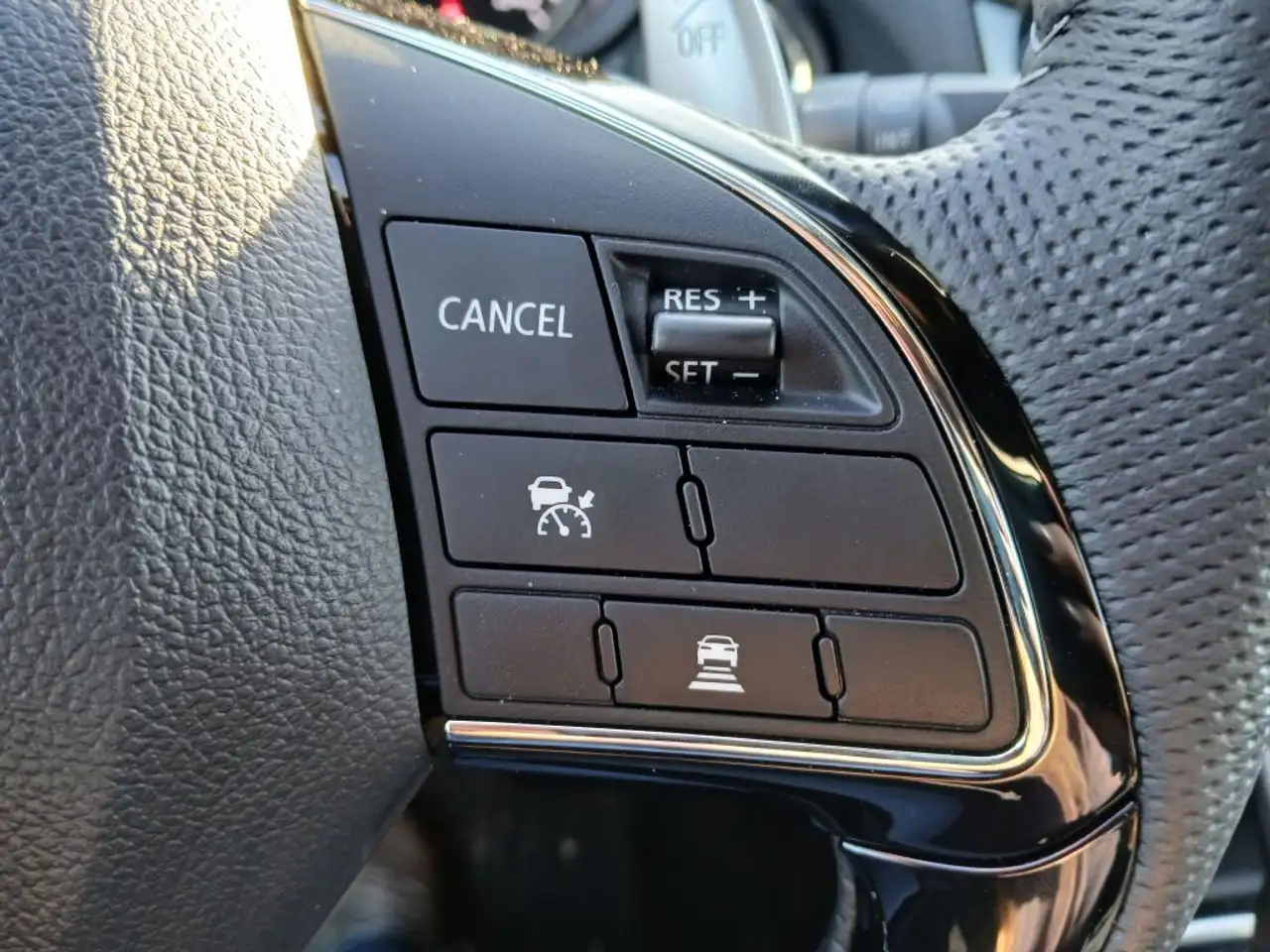 Mitsubishi Eclipse Cross снимка Mitsubishi Eclipse Cross