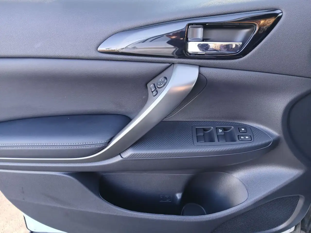 Mitsubishi Eclipse Cross снимка Mitsubishi Eclipse Cross