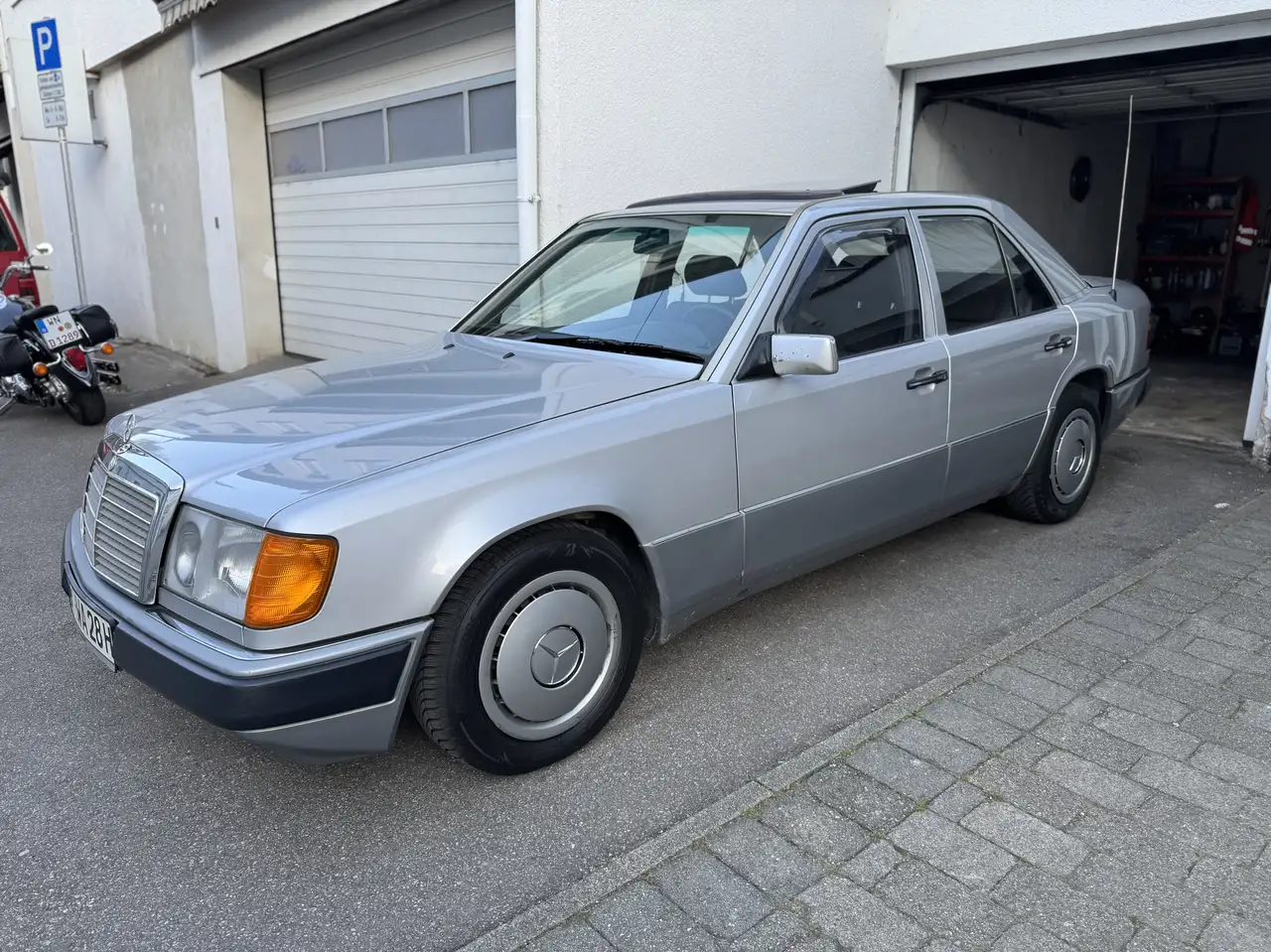 Mercedes-Benz E 200
