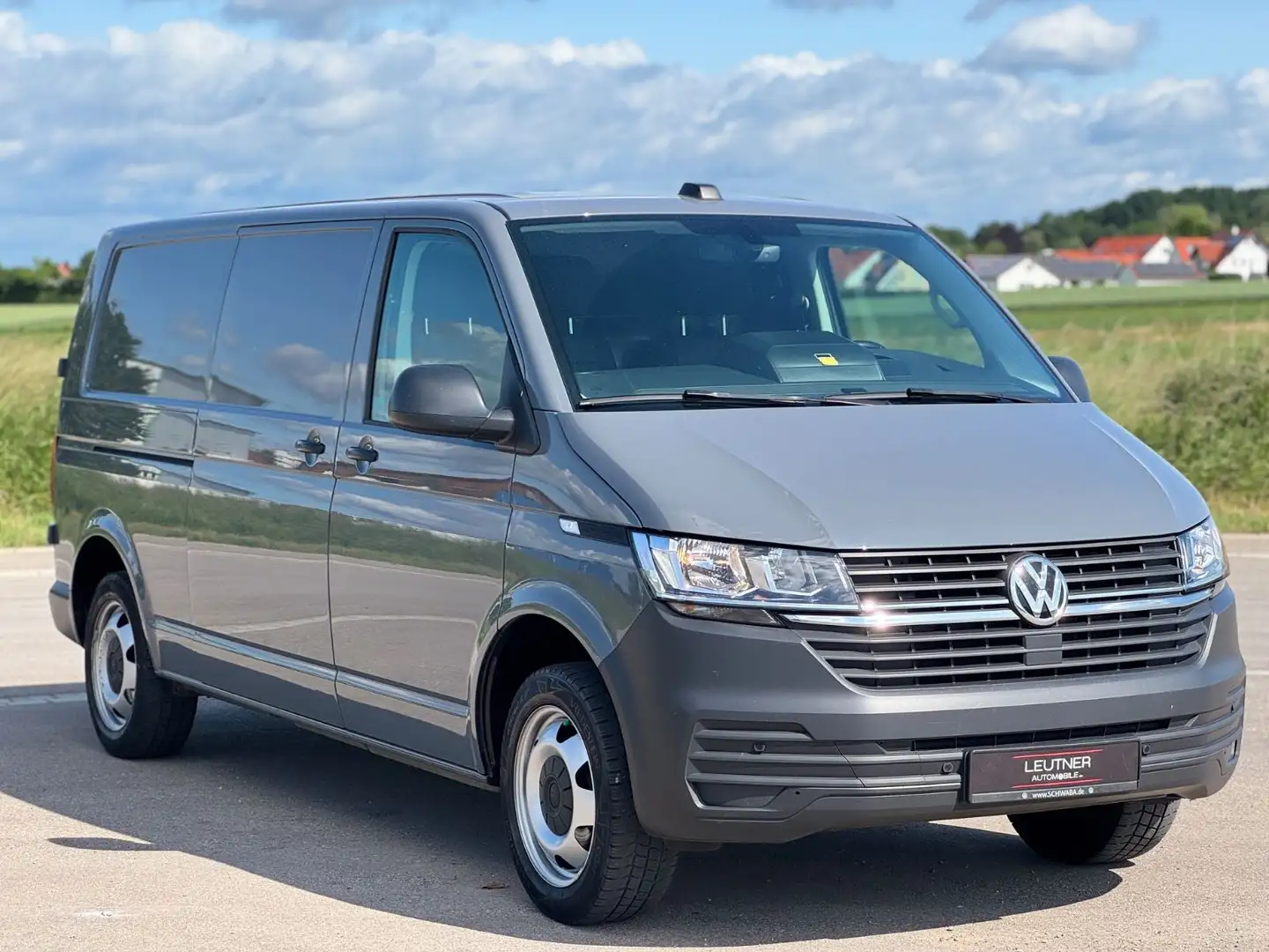 Volkswagen T6 Transporter T6.1 2.0 TDI DSG Lang Kasten FWD*AHK*3-Sitz*ACC Grau - 1