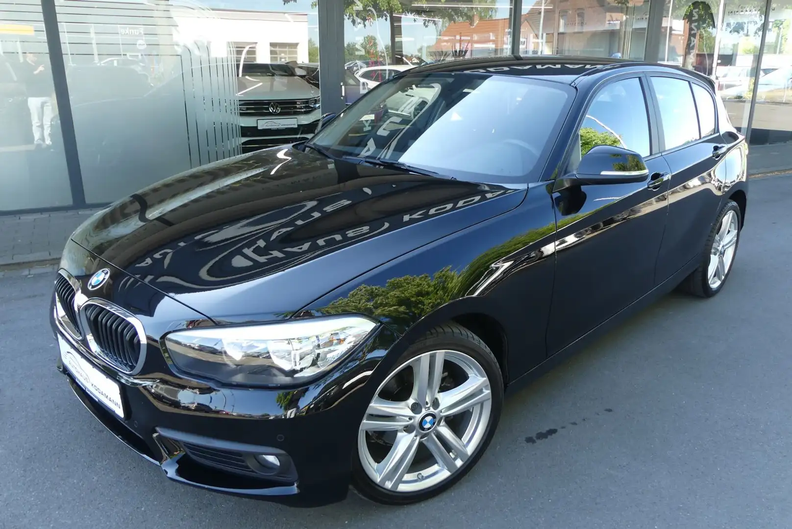 BMW 118 i Advantage*Navi*Tempo*PDC*SHZ*18"M-Sport* Чорний - 2