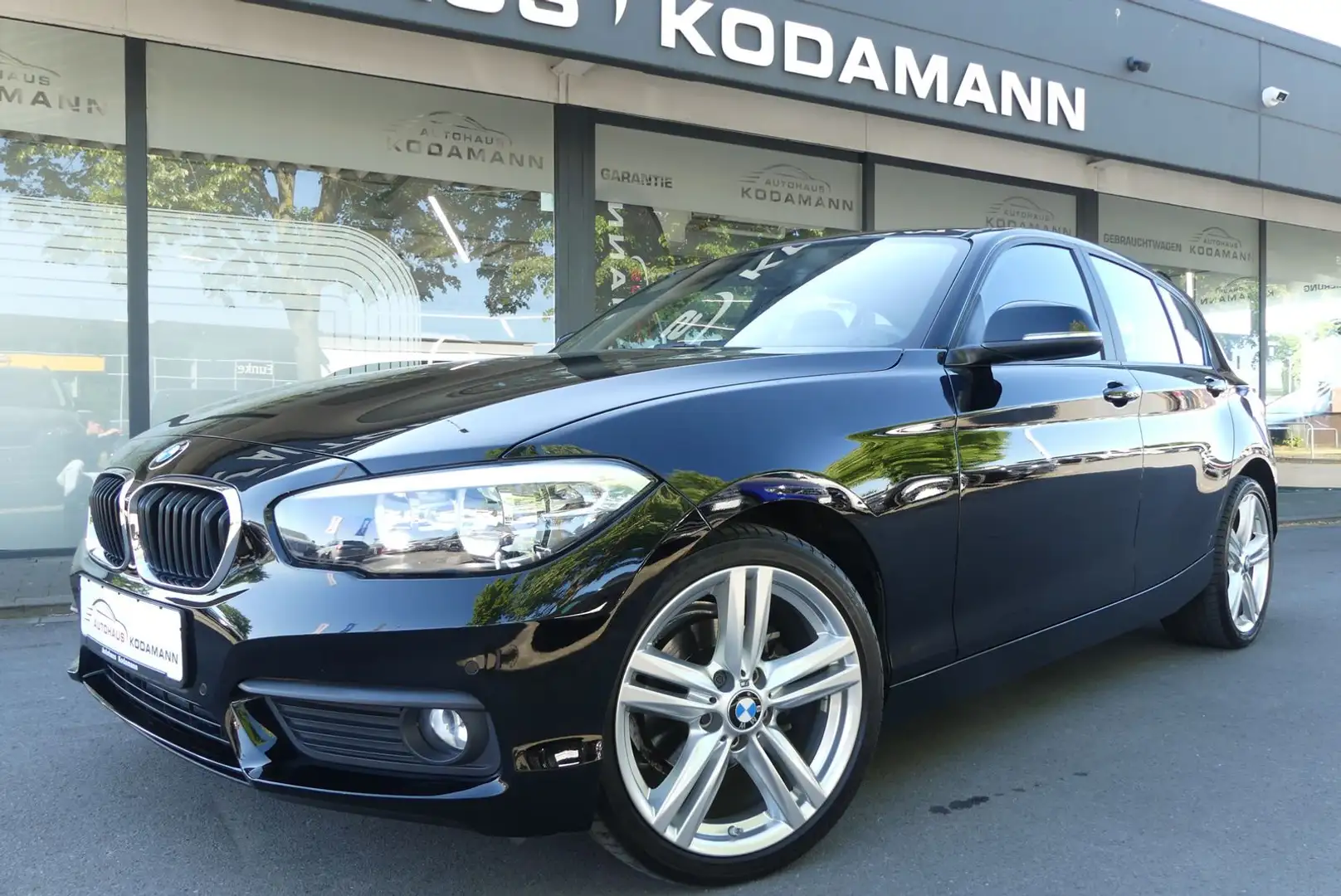 BMW 118 i Advantage*Navi*Tempo*PDC*SHZ*18"M-Sport* Чорний - 1