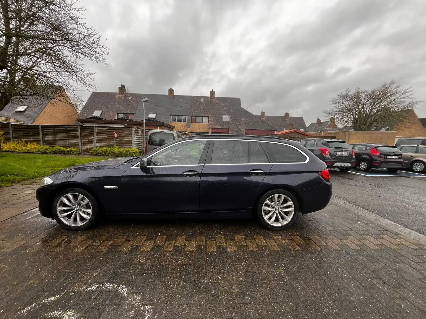 BMW 525 525d xDrive Aut. Blauw - 2