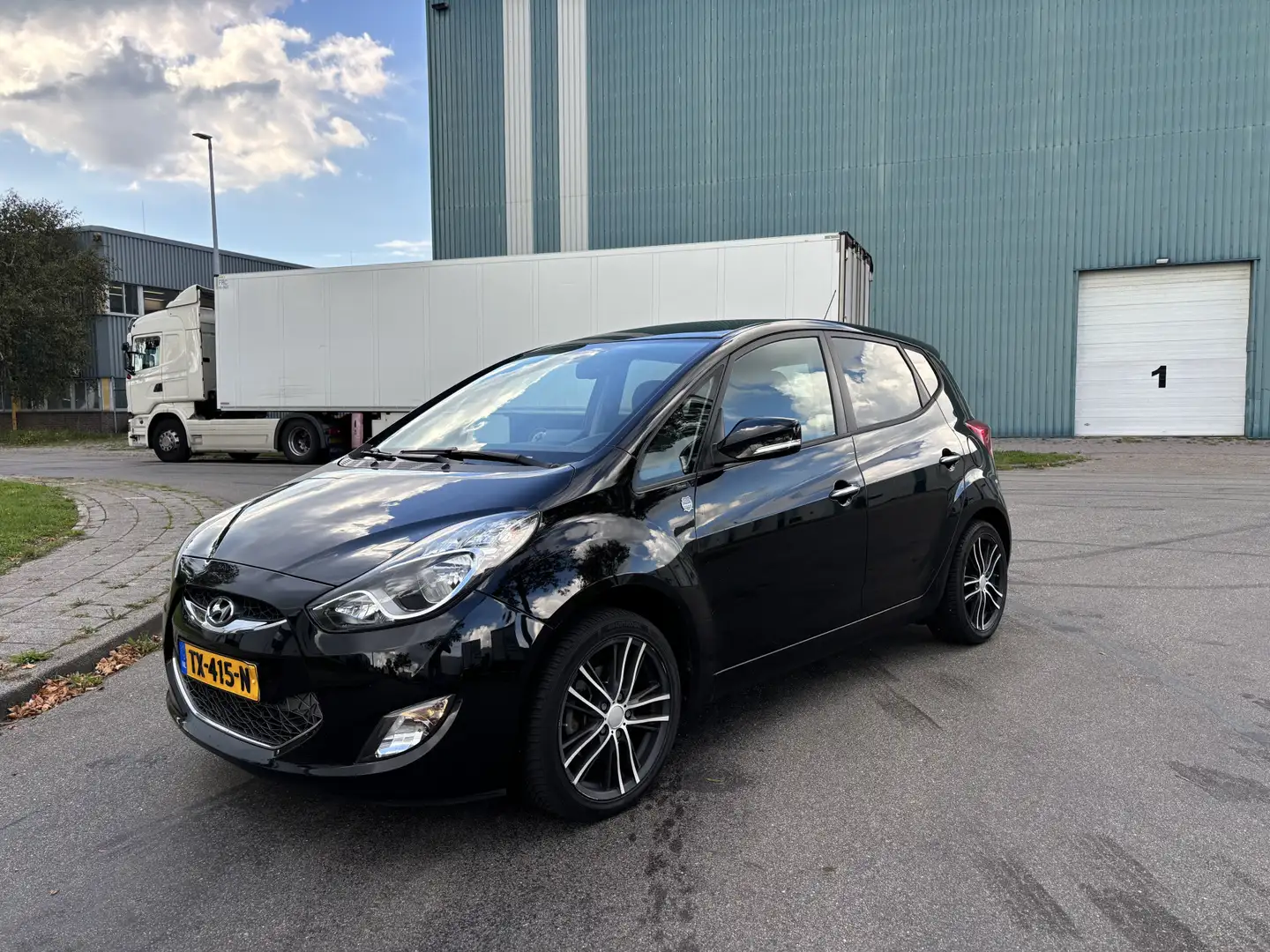 Hyundai iX20 1.4i Pro 90 PK. Zuinige en zeer leuke auto !!! Nero - 1