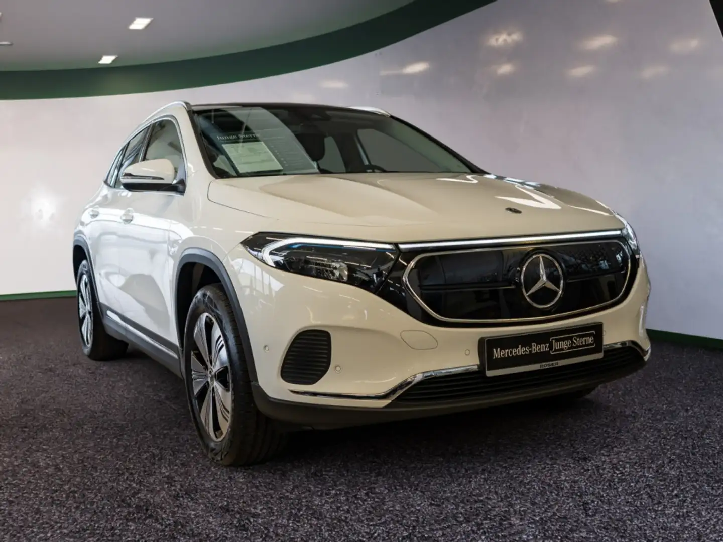 Mercedes-Benz EQA 250 Progressive Advanced AHK LED Pano Nav Weiß - 2