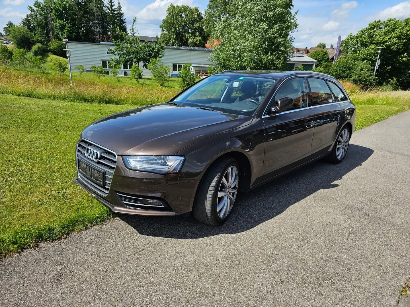 Audi A4 Attraction quattro Braun - 1