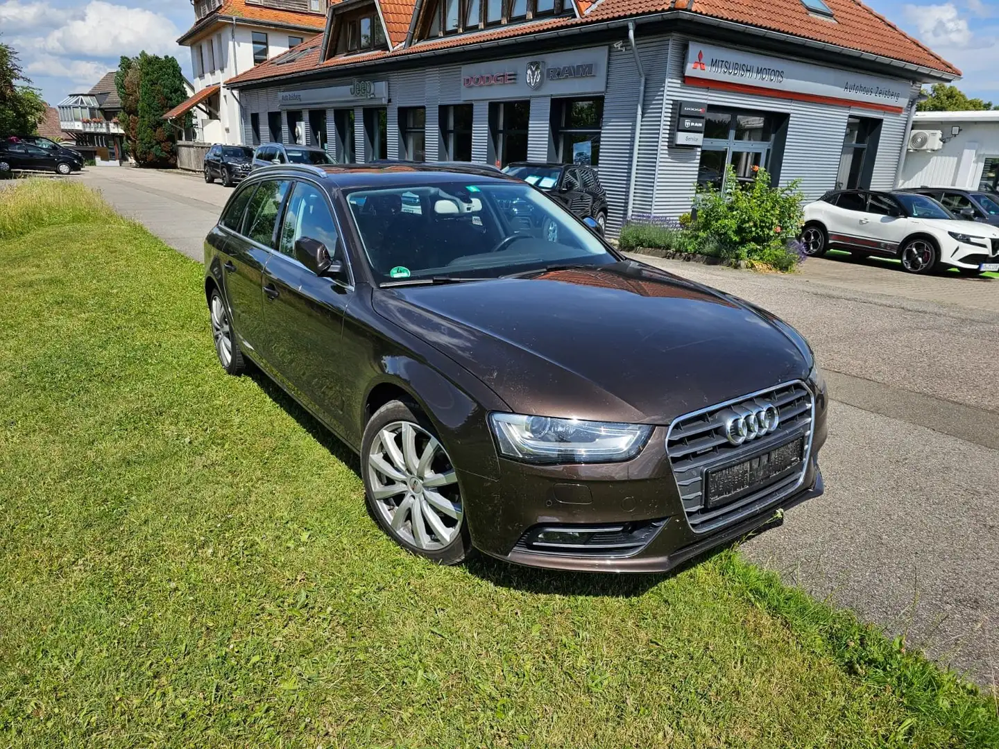 Audi A4 Attraction quattro Braun - 2