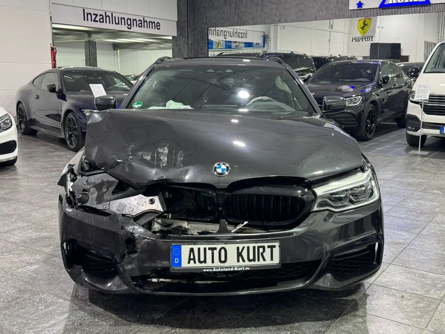 BMW 520 dA*Leder*Pano*HUD*DisplayKey*AHK*M Sport Grau - 2
