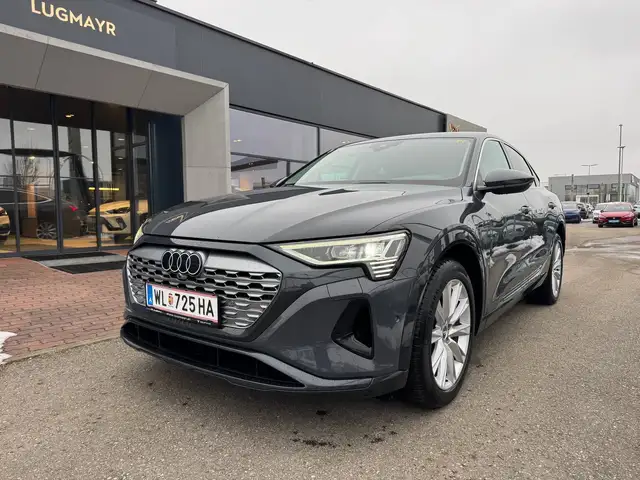 Audi Q8 55 e-tron quattro business