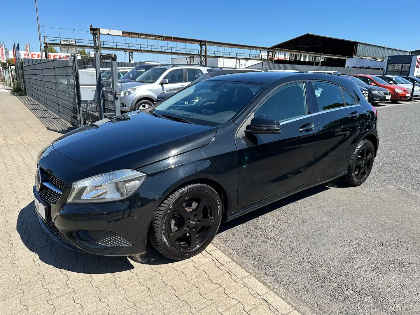 Mercedes-Benz A 180 BlueEfficiency Sitzheizung/ Navi/PDC/Leder Zwart - 1