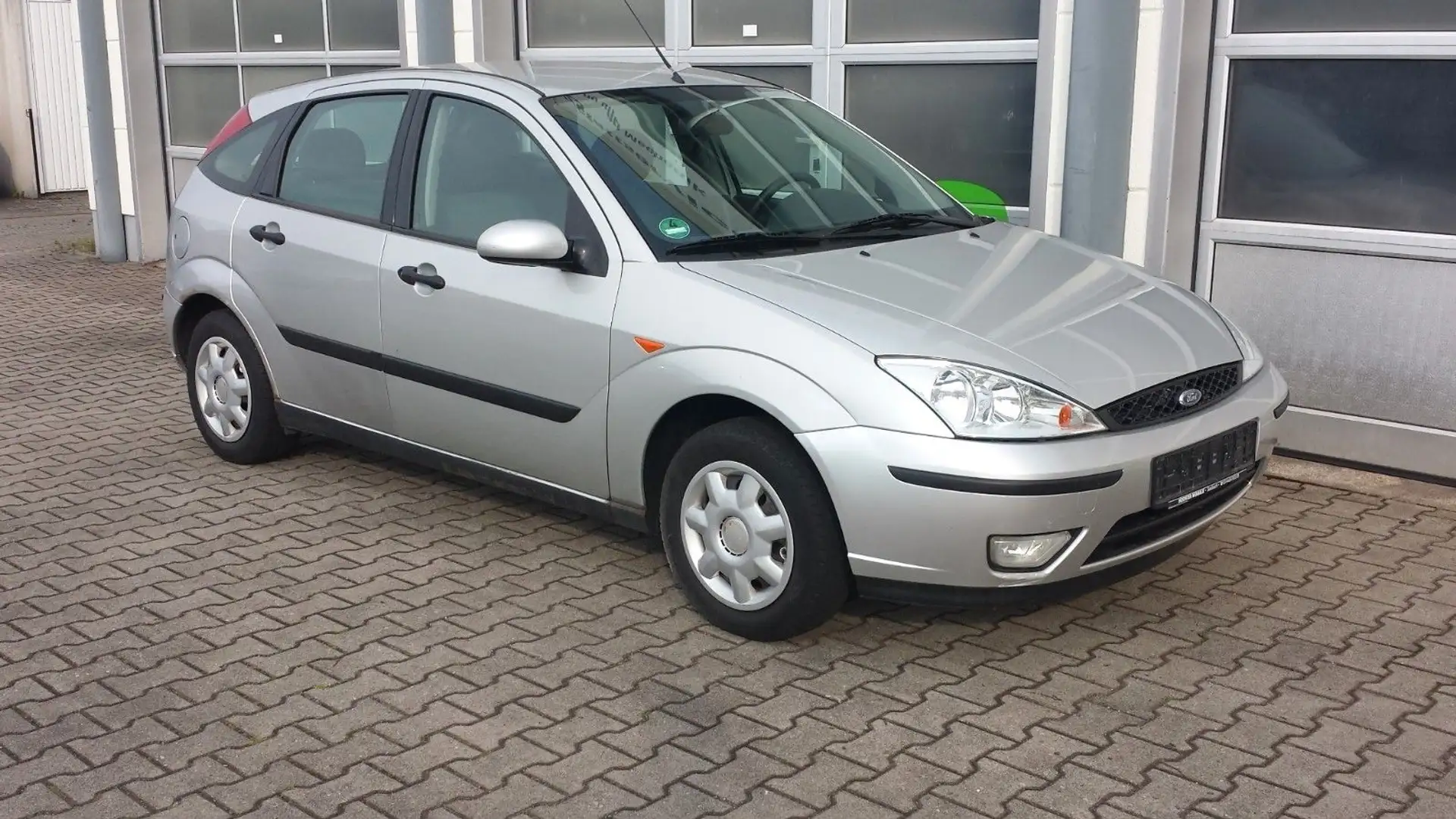 Ford Focus 1,6l 5-türer Argent - 1