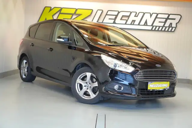 Ford S-Max view 3