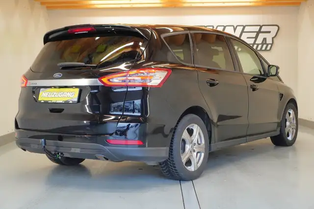 Ford S-Max view 4