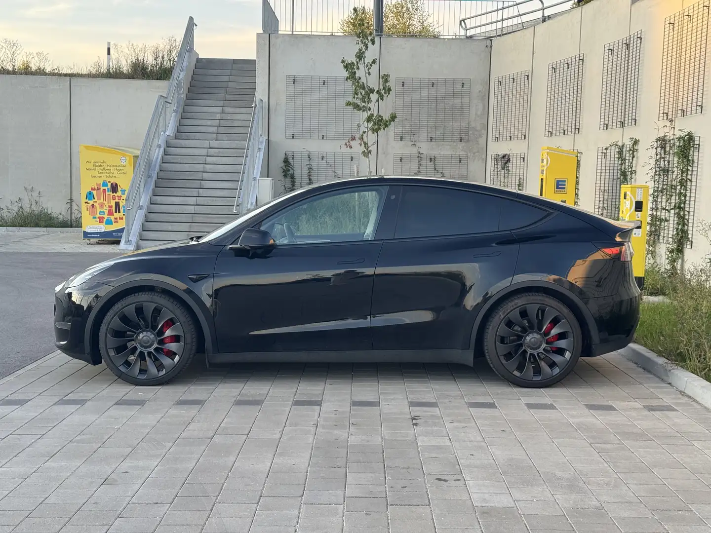 Tesla Model Y Performance AHK, KW V3, USS, 8fach, elkt Frunk Schwarz - 2
