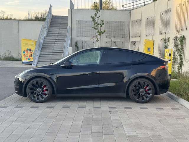 Tesla Model Y Performance AHK, KW V3, USS, 8fach, elkt Frunk
