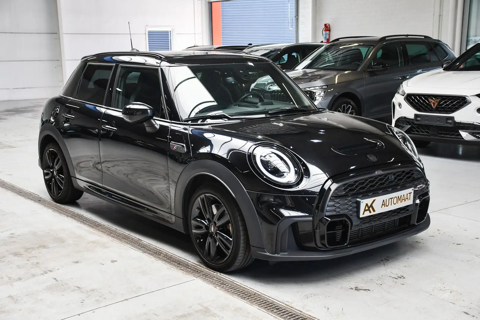 MINI Cooper S 2.0A DCT Automaat J.C.W Line -NAVI / PANO / CAMERA Zwart - 2