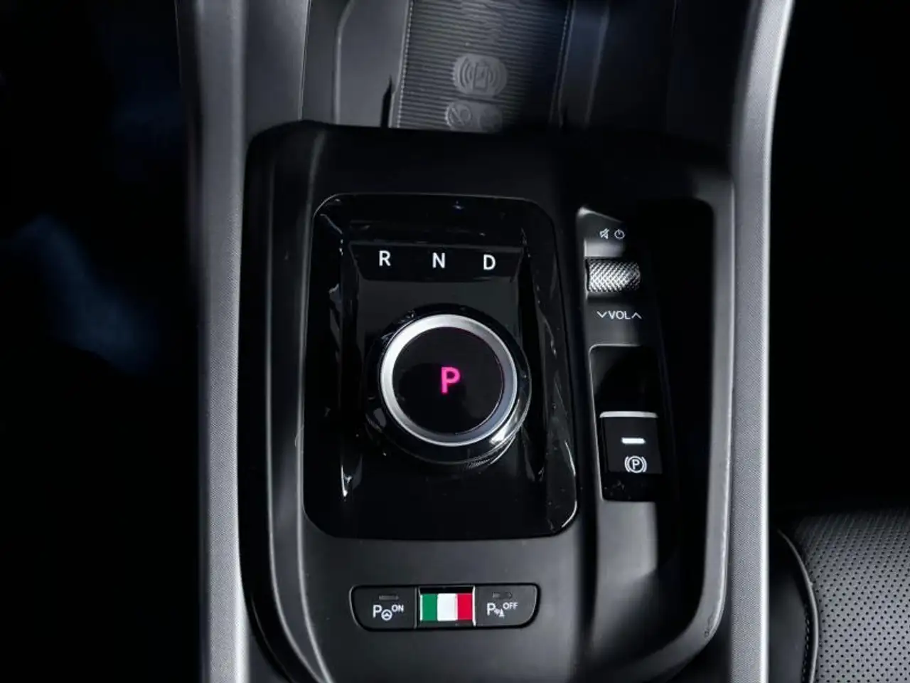 Alfa Romeo Tonale 2025 — фото 15