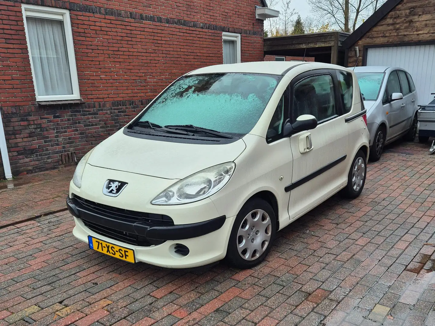 Peugeot 1007 1.4 Urban Bej - 2