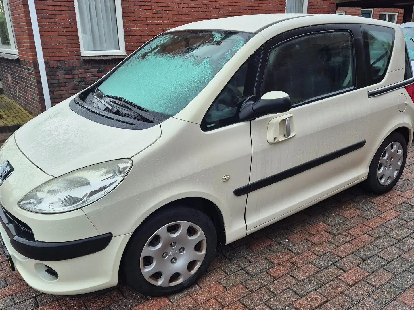 Peugeot 1007 1.4 Urban Bej - 1