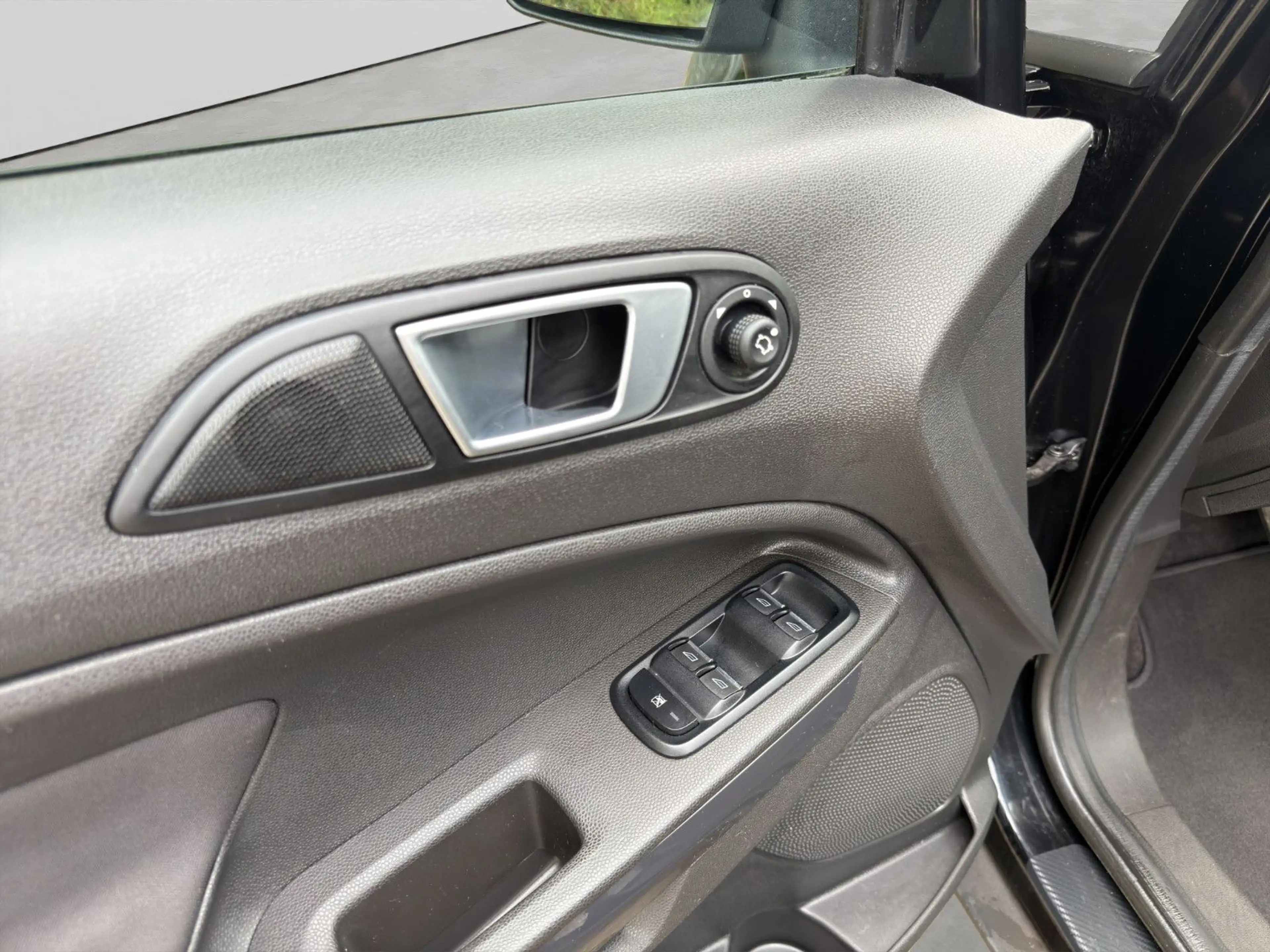 Ford EcoSport 1.5 Aut.KLIMAAUT SITZH GJR Zahnr.NEU !! — photo 13