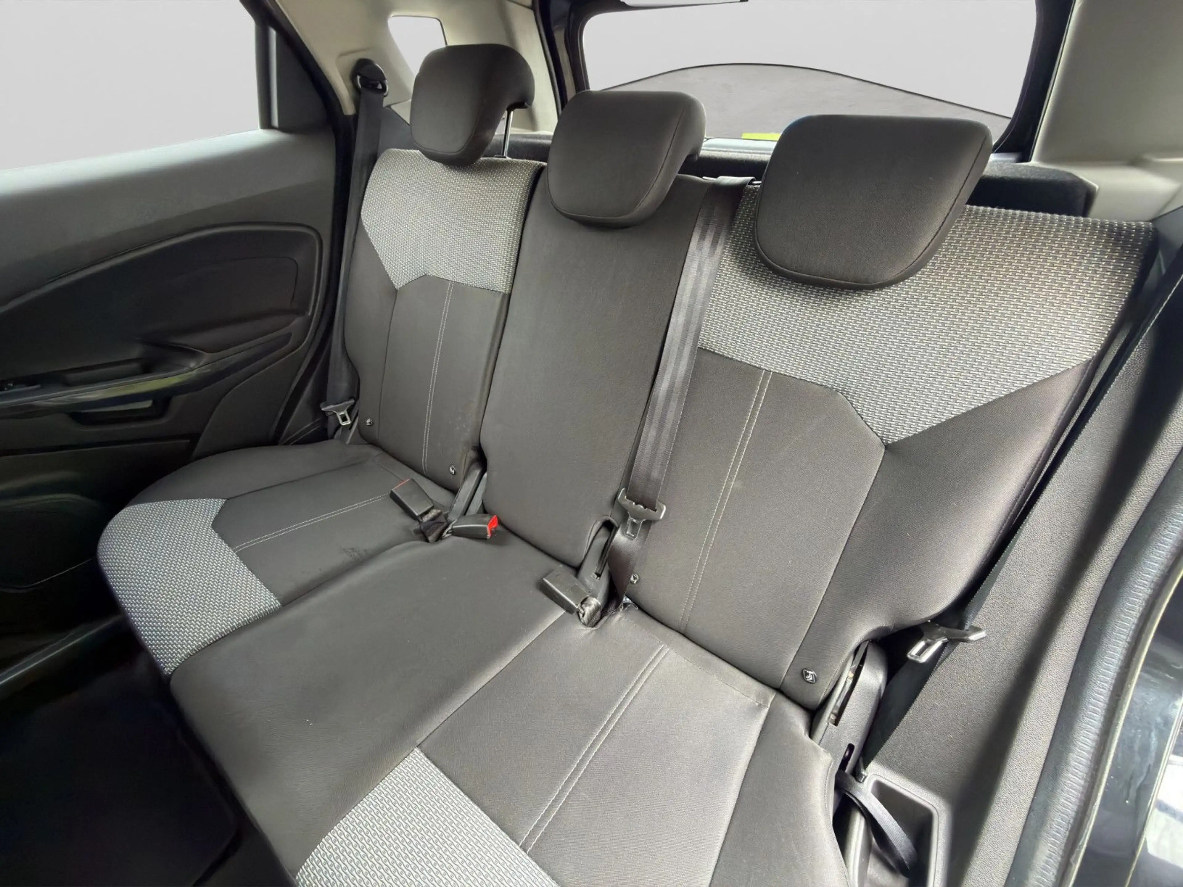 Ford EcoSport 1.5 Aut.KLIMAAUT SITZH GJR Zahnr.NEU !! — photo 14