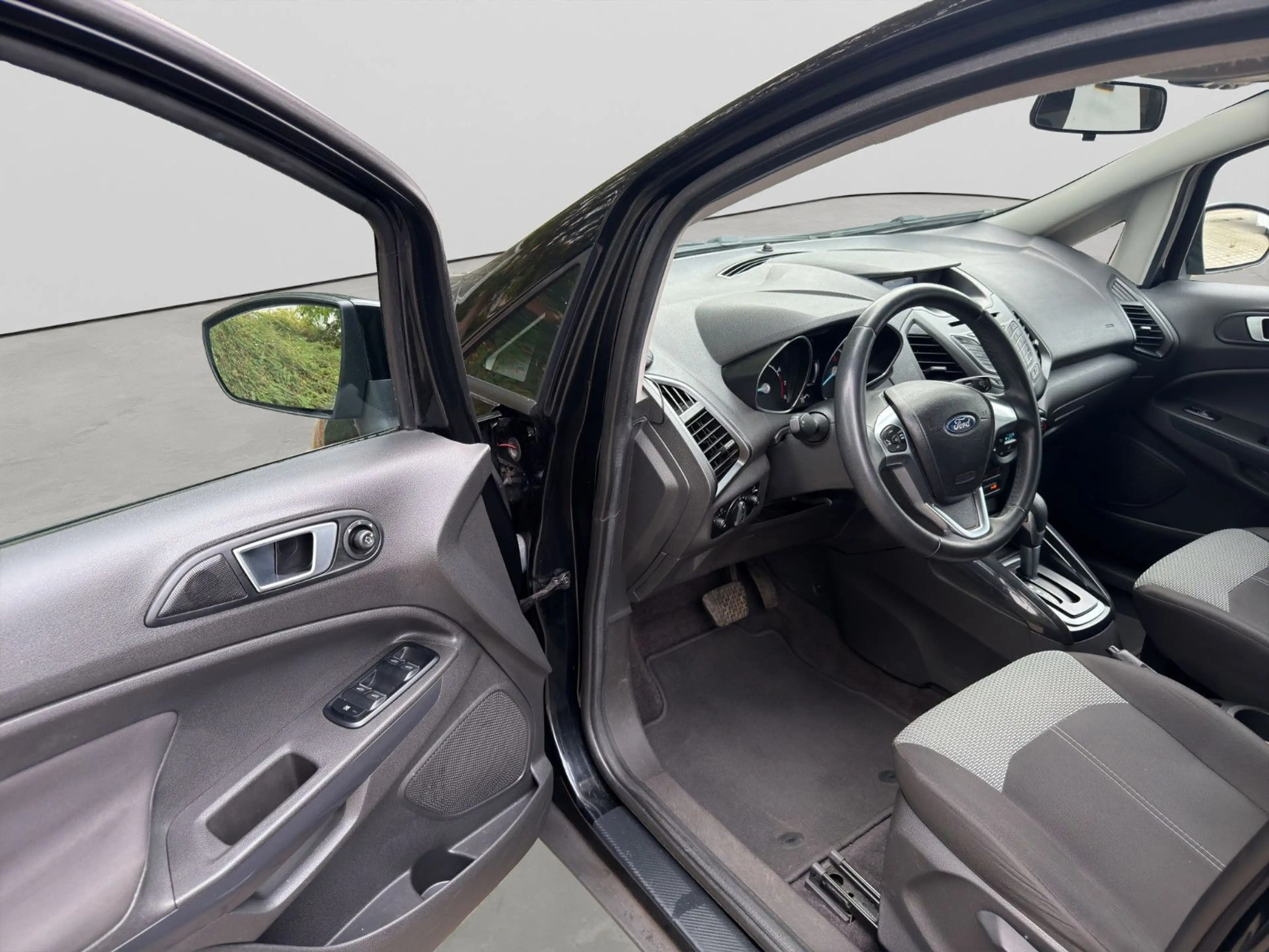 Ford EcoSport 1.5 Aut.KLIMAAUT SITZH GJR Zahnr.NEU !! — photo 11