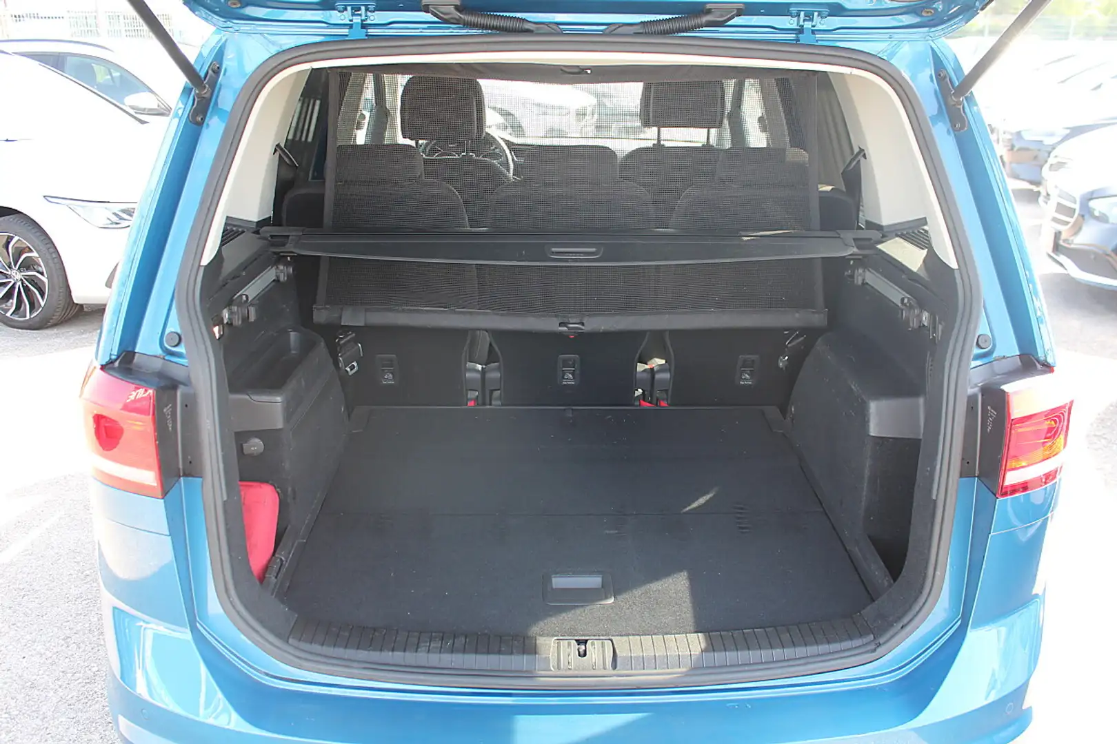 Volkswagen Touran Highline 2,0 SCR TDI DSG LED AHK ACC NAVI Massa... Blau - 2