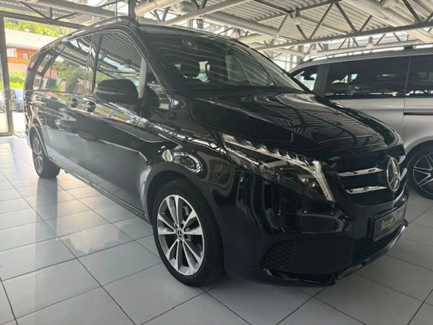 Mercedes-Benz V 300 d AVA Extralang STHZG 360° AIRMATIC Night Noir - 2