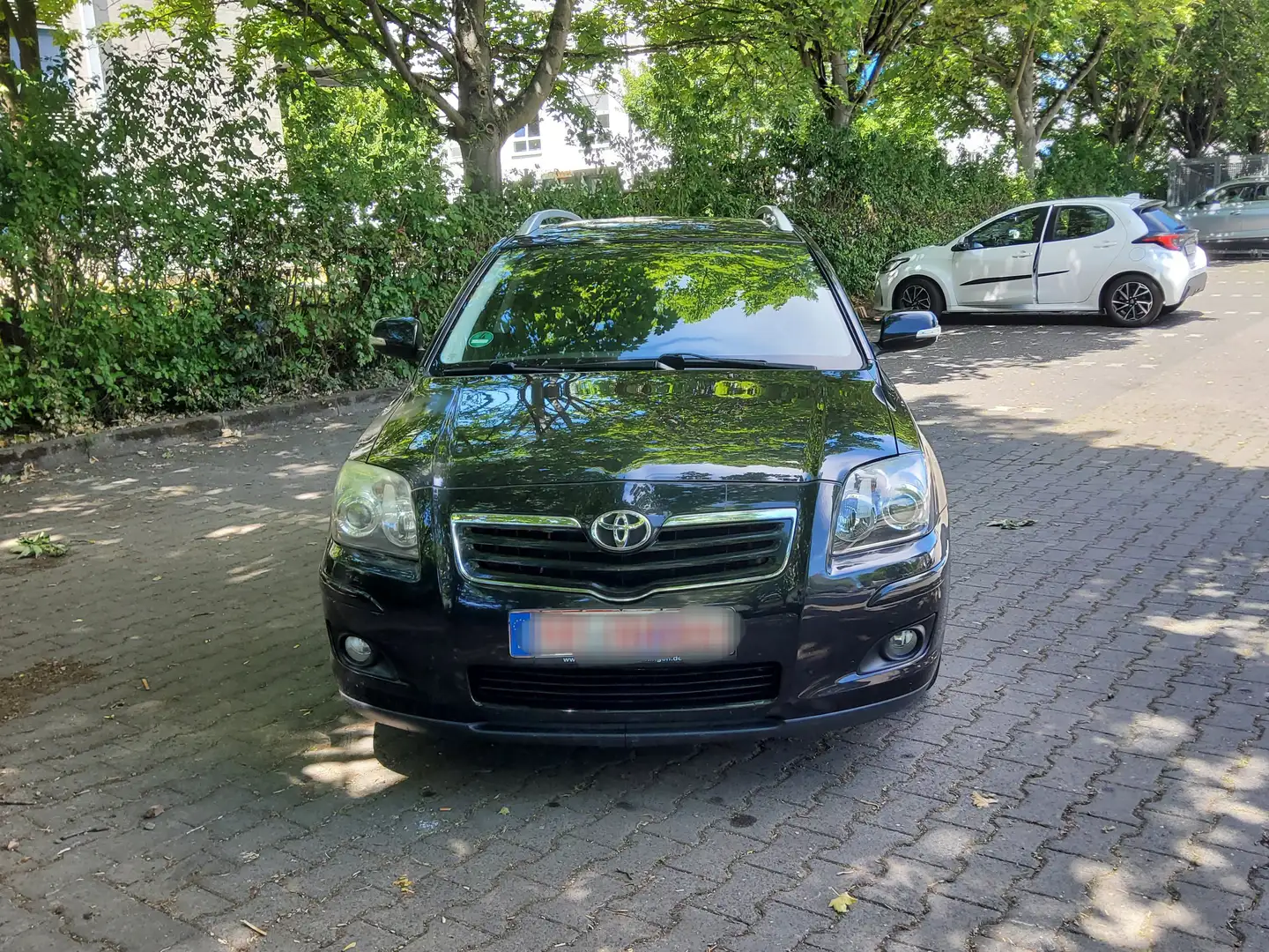 Toyota Avensis 2.0 D-4D Combi Team Schwarz - 1