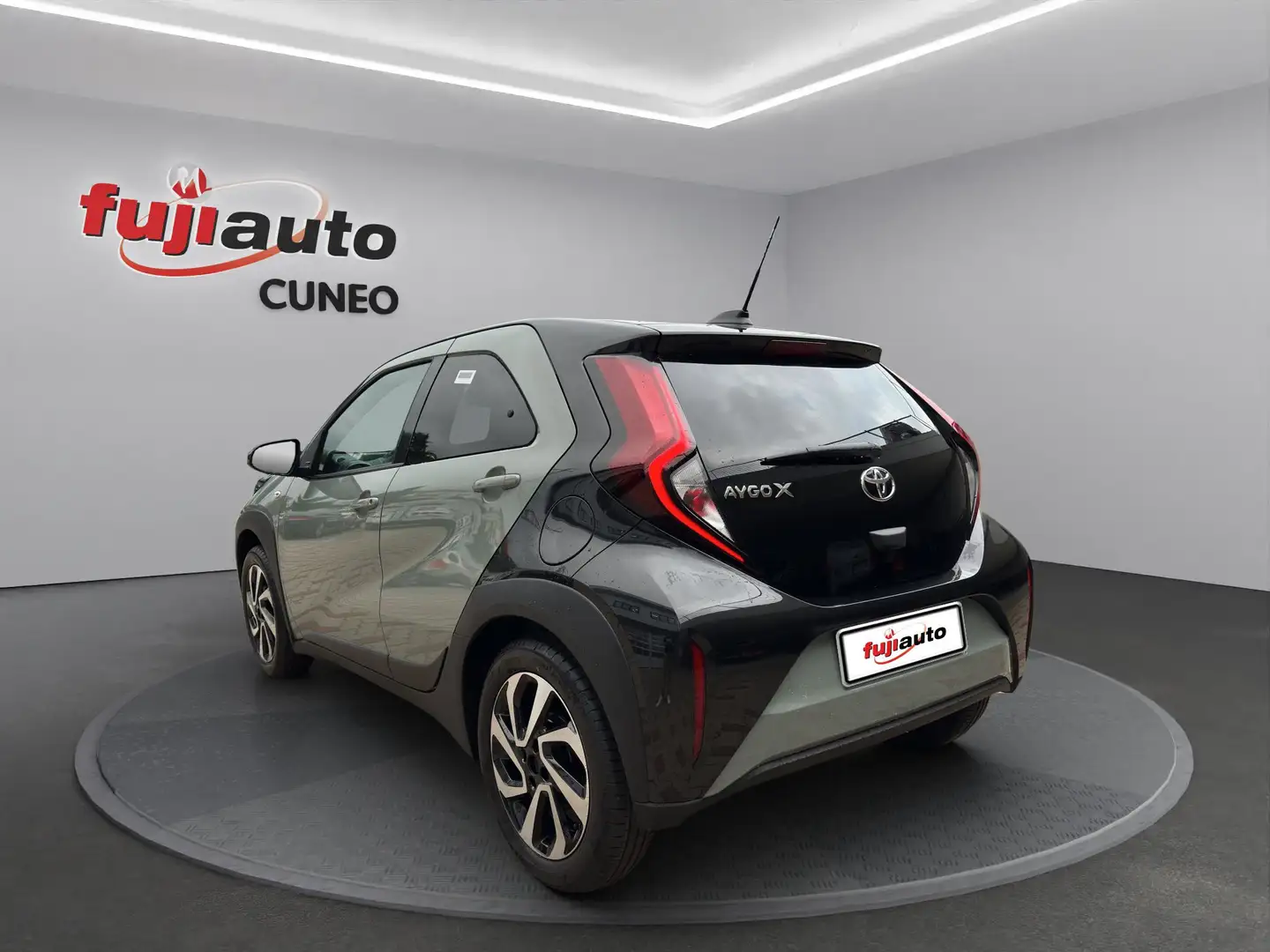 Toyota Aygo X Aygo X - MY '24 5 porte TREND 1.0 VVT-i 5 marce Ma Szürke - 2